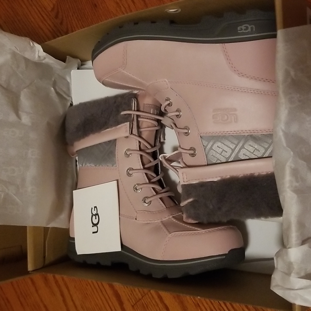 New UGG Butte II CWR UGG - size 4 kids